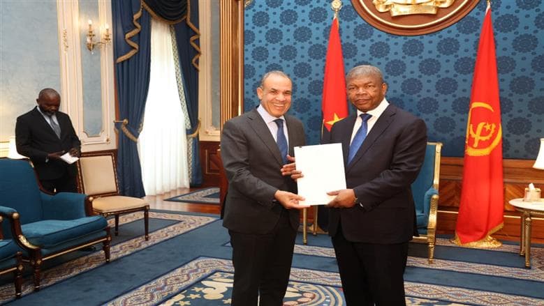 وزير الخارجية المصري يسلم رسالة السيسي للرئيس الأنجولي
