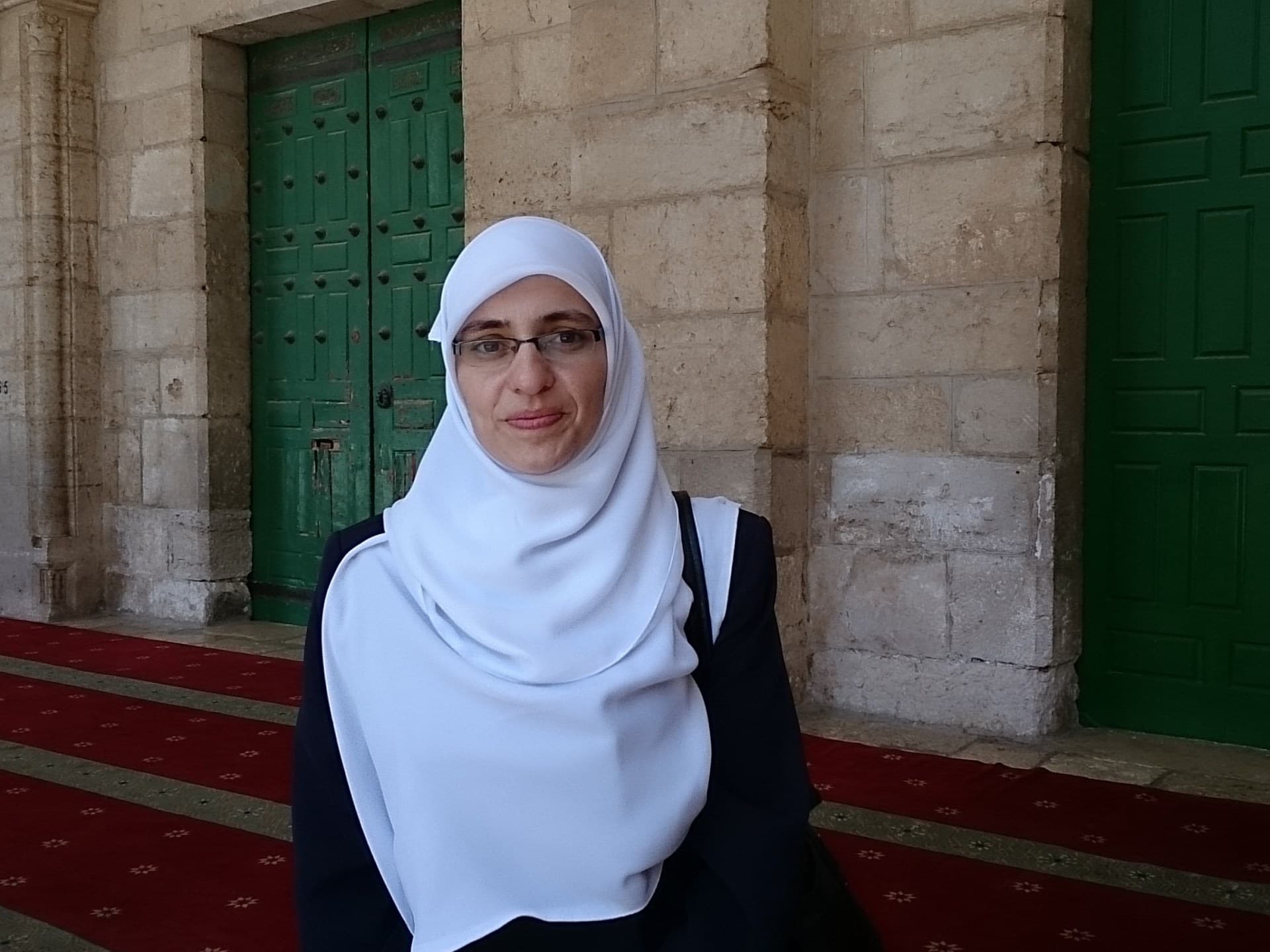 تجديد منع سفر المعلمة الفلسطينية هنادي الحلواني