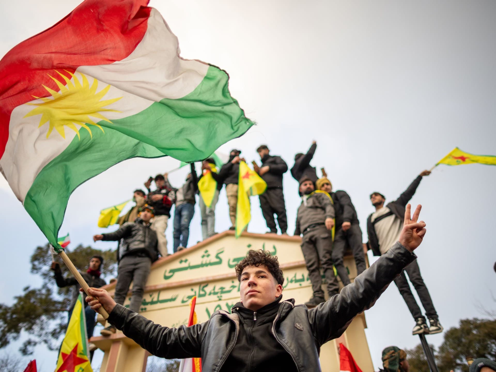 تطورات إقليمية: فصائل كردية تستعد لعمليات محتملة