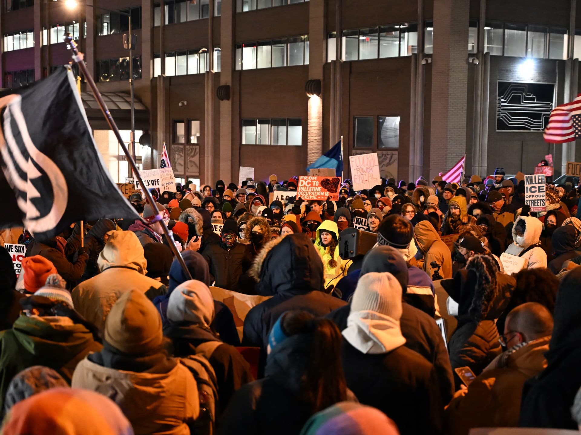 أحداث مينيابوليس تثير قلقاً دولياً حول سياسات الهجرة الأمريكية