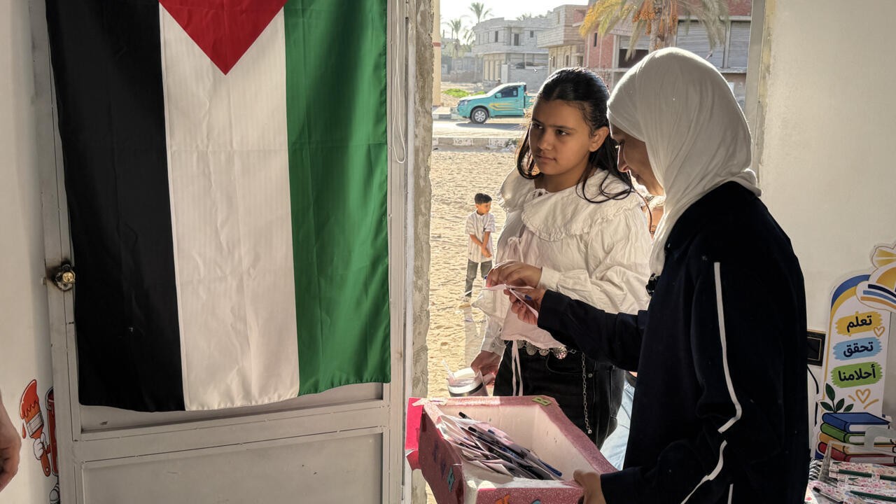 مدرسة فلسطينية في العريش تعيد الأمل لأطفال غزة النازحين